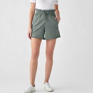 DL1961 Yara High Waisted shorts in Thyme size Small